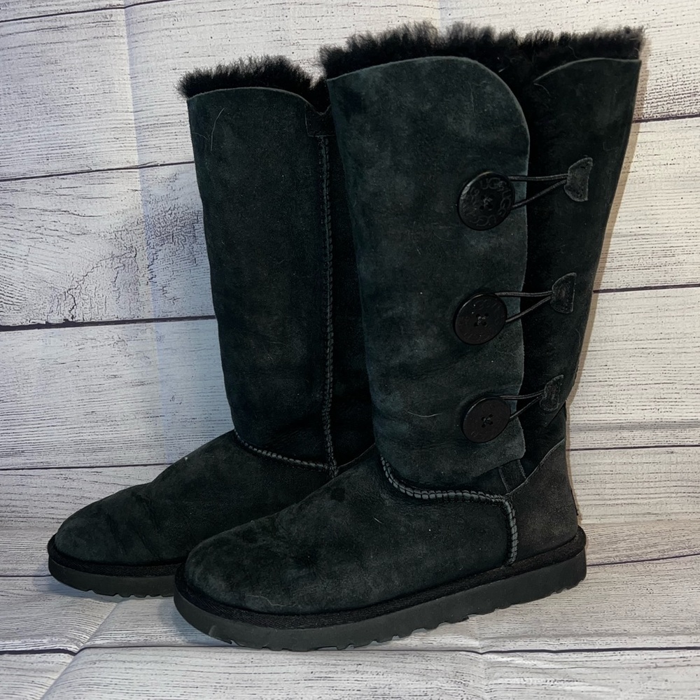 UGGs! Tall Bailey button! Size 7